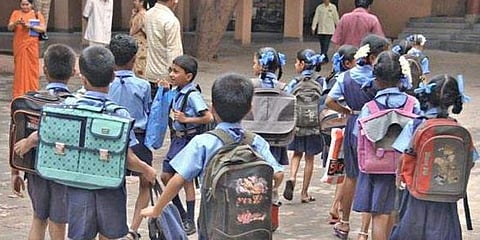 கட்டாய கல்விக் கட்டணத்தை மாணவர்களுக்கு வழங்குக - தமிழக அரசு ஆணை