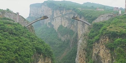 50 மாடி கட்டட உயரத்தில் பிரமாண்ட மேம்பாலம் !