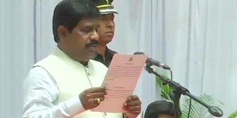 அமைச்சர் திடீர் ராஜினாமா: கர்நாடக அரசியலில் அடுத்தடுத்து திருப்பம்