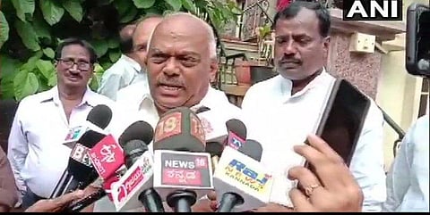 கர்நாடகாவில் காங், மஜத எம்.ஏல்.ஏக்கள் ராஜினாமாவை ஏற்க சபாநாயகர் மறுப்பு