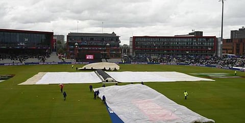 இந்தியா- நியூசி. போட்டி: மைதானத்தின் மேலே விமானங்கள் பறக்கத் தடை!