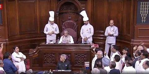 கர்நாடக அரசியல் நெருக்கடி : மாநிலங்களவையில் காங். எம்.பிக்கள் அமளி