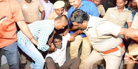 இரவோடு இரவாக சிறையில் அடைக்கப்பட்ட முகிலன்