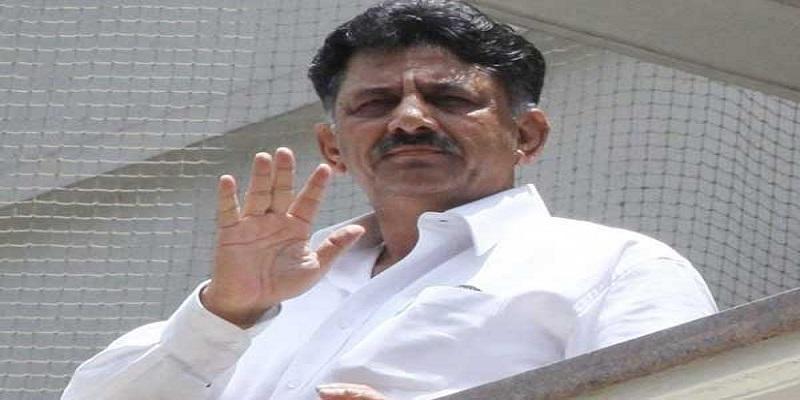 அதிருப்தி எம்.எல்.ஏக்களை சந்திக்க கர்நாடக அமைச்சருக்கு அனுமதி மறுப்பு