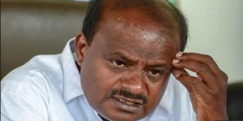 ராஜினாமா செய்த எம்.எல்.ஏக்கள் உச்சநீதிமன்றத்தில் வழக்கு