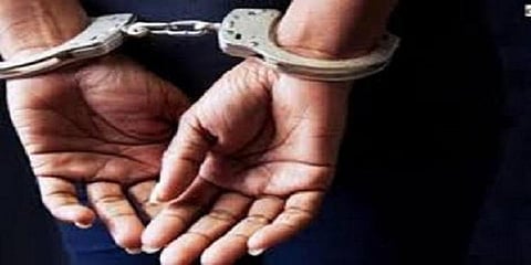 போலீசாரை கேலி செய்து டிக்டாக் - 3 பேர் கைது