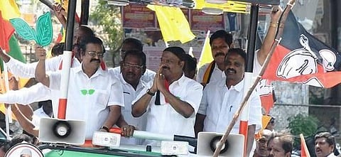 வேலூர் தேர்தல்: ஏ.சி.சண்முகம் வேட்பு மனு தாக்கல்!