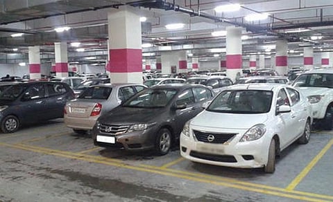 “வணிக வளாகங்கள் வாகன கட்டணம் வசூலிக்கக் கூடாது” - குஜராத் நீதிமன்றம்