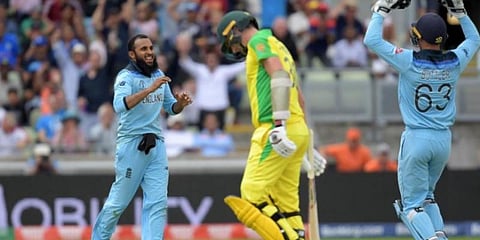 பவுலிங்கில் மிரட்டிய இங்கிலாந்து - 223 ரன்களில் சுருண்டது ஆஸ்திரேலியா