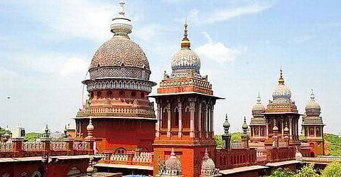 பள்ளி வாகனங்களில் ஜிபிஎஸ் மற்றும் சிசிடிவி: தமிழக அரசுக்கு உயர்நீதிமன்றம் உத்தரவு