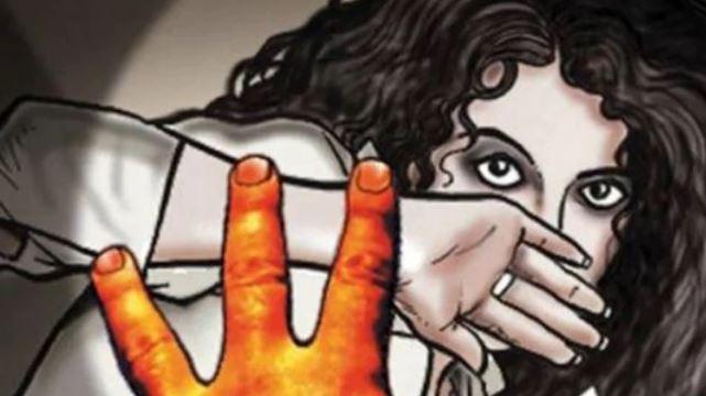 ரயில் நிலையத்தில் வைத்து இளம்பெண் பாலியல் வன்கொடுமை - 2 பாதுகாப்பு பணியாளர்கள் கைது