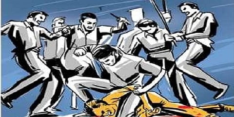 மாட்டுக்கறி சாப்பிட்ட இளைஞரை தாக்கிய 4 பேர் கைது