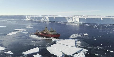 வேகமாக உருகும் அண்டார்டிகா பனிப்பாறைகள் - விஞ்ஞானிகள் கவலை
