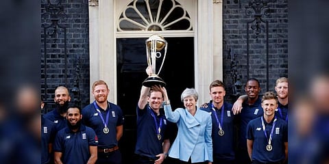 பிரதமர் தெரசா மே-யுடன் இங்கிலாந்து கிரிக்கெட் வீரர்கள் சந்திப்பு