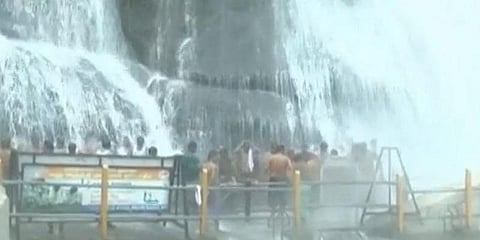 ஒன்றரை மாதத்திற்கு பின் தொடங்கிய குற்றால சீசன்