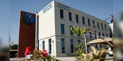 மாறியது ஐசிசி ரூல்: மெதுவாக பந்துவீசினால் கேப்டன்களுக்கு தடையில்லை!