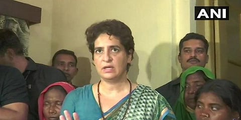 "துப்பாக்கிச் சூடு சம்பவத்துக்கு யோகி ஆதித்யநாத் பொறுப்பேற்க வேண்டும்" - பிரியங்கா காந்தி