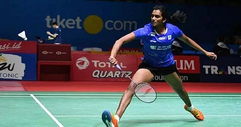 இந்தோனேஷியா ஓபன் பேட்மிண்டன்: வெள்ளிப்பதக்கம் வென்றார் சிந்து !