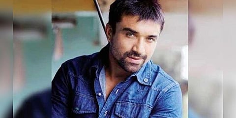 போலீசை கிண்டலடித்து வீடியோ: இந்தி நடிகர் அஜாஸ் கானுக்கு சிறை