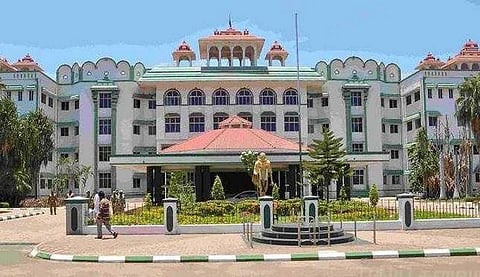 மதுரை மாவட்டத்தில் எத்தனை டாஸ்மாக் கடைகள் ? உயர்நீதிமன்றக் கிளை கேள்வி