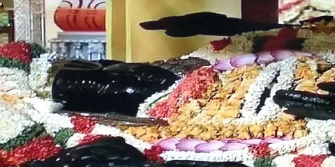 அத்திவரதர் நின்றகோலத்தில் காட்சி அளிப்பதில் தாமதம்?