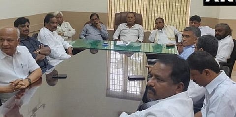 பெங்களூருவில் காங்கிரஸ் தலைவர்கள் ஆலோசனைக் கூட்டம்