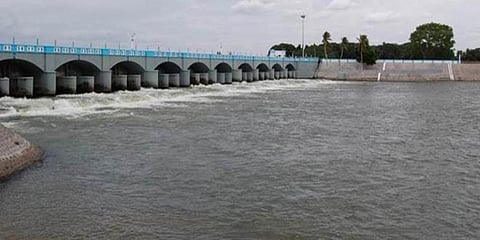 கனமழை எதிரொலி : காவிரியில் நீர்திறப்பு அதிகரிப்பு