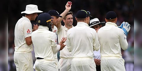 அயர்லாந்து கனவை நொறுக்கிய வோக்ஸ், பிராட்: 38 ரன்னில் சுருண்டது!