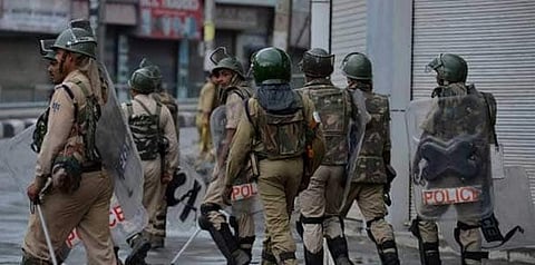 காஷ்மீருக்கு கூடுதலாக 10 ஆயிரம் ராணுவ வீரர்கள்... பாதுகாப்பை அதிகரிக்க நடவடிக்கை