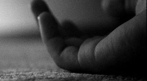 15 வயது சிறுவன் கழுத்து அறுக்கப்பட்டு சடலமாக மீட்பு