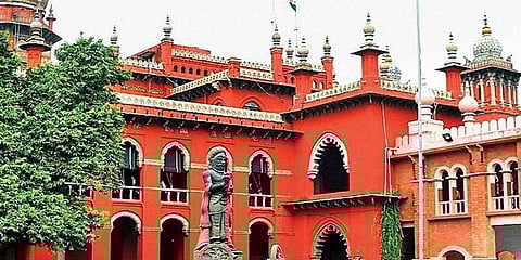 விதிமீறி பேனர் வைப்பது தொடர்வது ஏன்? - உயர்நீதிமன்றம் கேள்வி