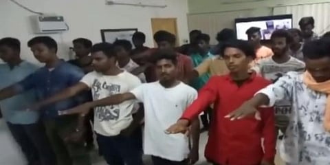 ‘ரூட் தல’ பிரச்னையா ? - புகார் தெரிவிக்க ‘வாட்ஸ் அப்’ எண் வெளியிட்ட போலீஸ்