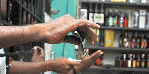 தமிழக மதுவுக்கு கேரளாவில் தடை