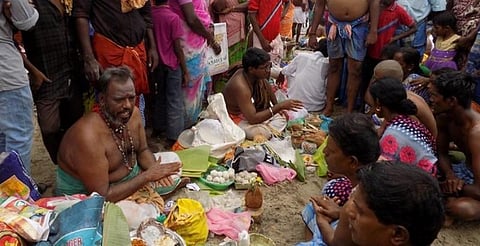 ஆடி அமாவாசையையொட்டி முன்னோர்களுக்கு திதி