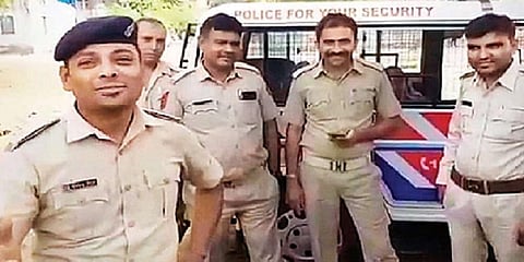 மோடியின் குரலை வைத்து ‘டிக்டாக்’ வீடியோ வெளியிட்ட 5 காவலர்கள்