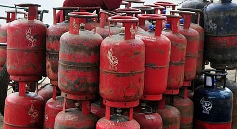 மானியமற்ற சிலிண்டர் விலை ரூ.62.50 குறைப்பு