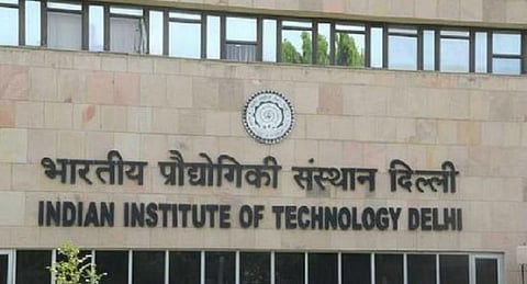 ஐஐடி படிப்பை பாதியில் விட்ட 2,461 மாணவர்கள்..!