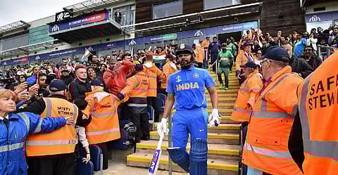 "நான் அணிக்காக மட்டும் விளையாடவில்லை நாட்டுக்காகவே விளையாடுகிறேன்" ரோகித் ஷர்மா