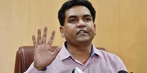 டெல்லி சட்டசபையில் இருந்து ஆம் ஆத்மி எம்.எல்.ஏ கபில் மிஸ்ரா தகுதிநீக்கம்