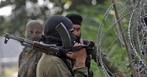 உஷார் நிலையில் ராணுவம்.. காஷ்மீரில் பயங்கரவாதி ஒருவர் சுட்டுக்கொலை