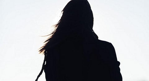 சென்னை பெண்ணை கடத்தி பணத்தை பறித்து சாலையில் வீசிச் சென்ற கொள்ளையர்கள்..!