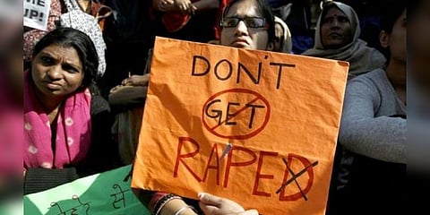 இளம் பெண் கூட்டுப்பாலியல் வன்கொடுமை: பிறந்த நாளில் சோகம்!