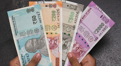 பணத்திற்காக ரத்தான வேலூர் தேர்தல்... ஆனாலும் தொடரும் பண விநியோகம்..?