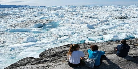 கிரீன்லாந்தில் ஒரே நாளில் உருகிய 1100 கோடி டன் பனிப்பாறை!