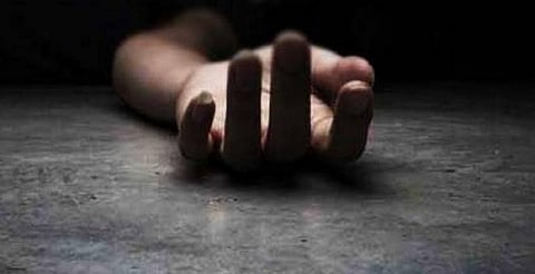 மாயமான பெண்ணின் சடலத்தை தேடி தோண்டிய போலீசார்.. நாய்க்குட்டியின் சடலம் கண்டெடுப்பு