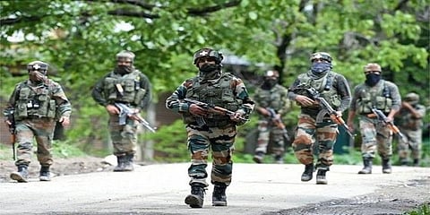 காஷ்மீர் விவகாரம்: அரசியல் சட்டப்பிரிவு 35 ஏ என்ன சொல்கிறது?