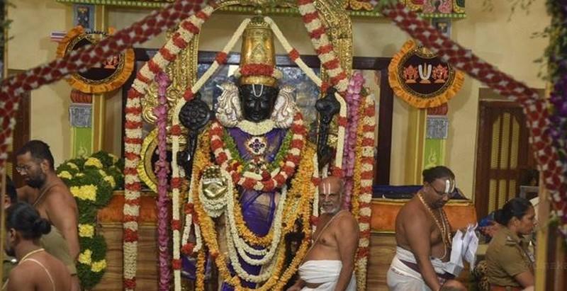 “அத்திவரதரை தரிசிக்க இனி 2 நாட்கள் கூட ஆகும்”- ஆட்சியர் தகவல்