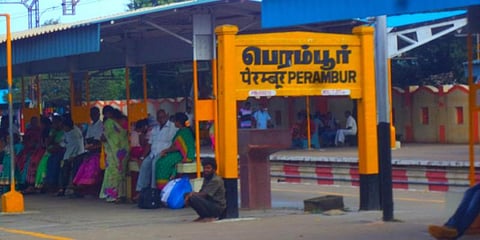 சென்னையில் கத்திகளுடன் மோதிக்கொண்ட மாணவர்கள்