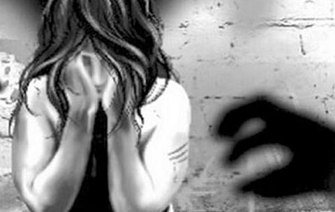 சிறுமியைக் கடத்தி தன்பாலின உறவு - பெண் ஒருவர் கைது..!