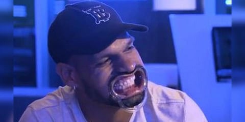 வாயில் கிளிப் மாட்டிக்கொண்டு பேசும் போட்டி : தவான், ஸ்ரேயாஸ் கலகல